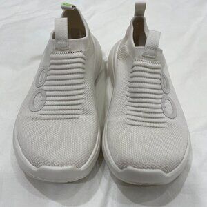 Oofos  Women's OOmy Zen in Chalk, size 9.5